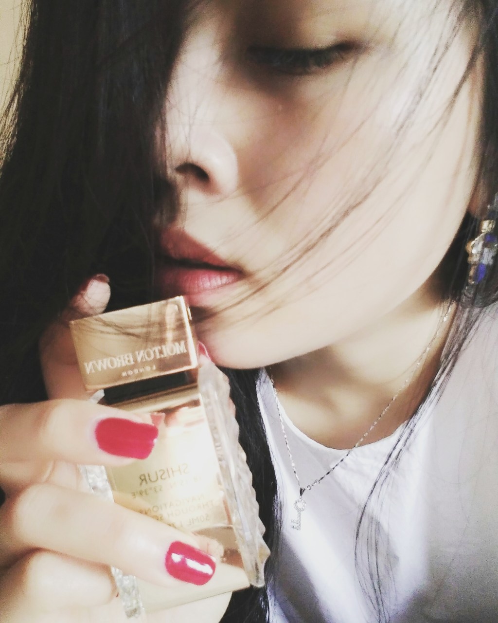 耳背傳來的香水