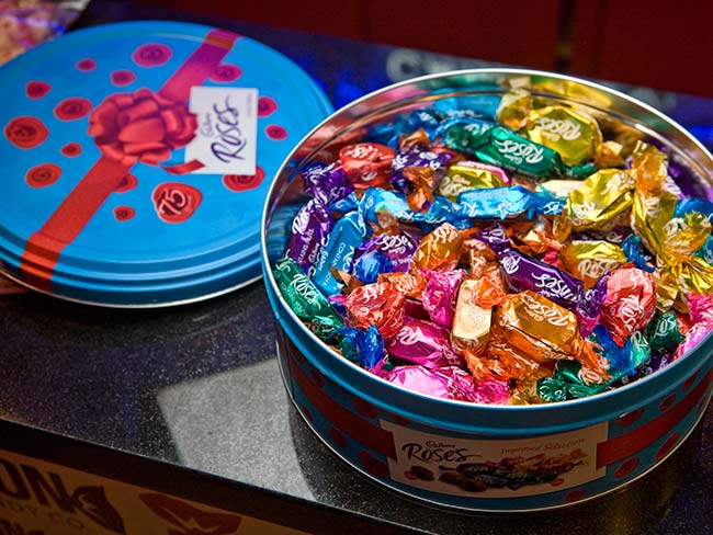 stiva-teo-%e6%84%9b%e7%88%be%e8%98%ad%e8%81%96%e8%aa%95%e7%af%80%e9%a3%9f%e7%89%a9%ef%bc%8c-cadbury-roses